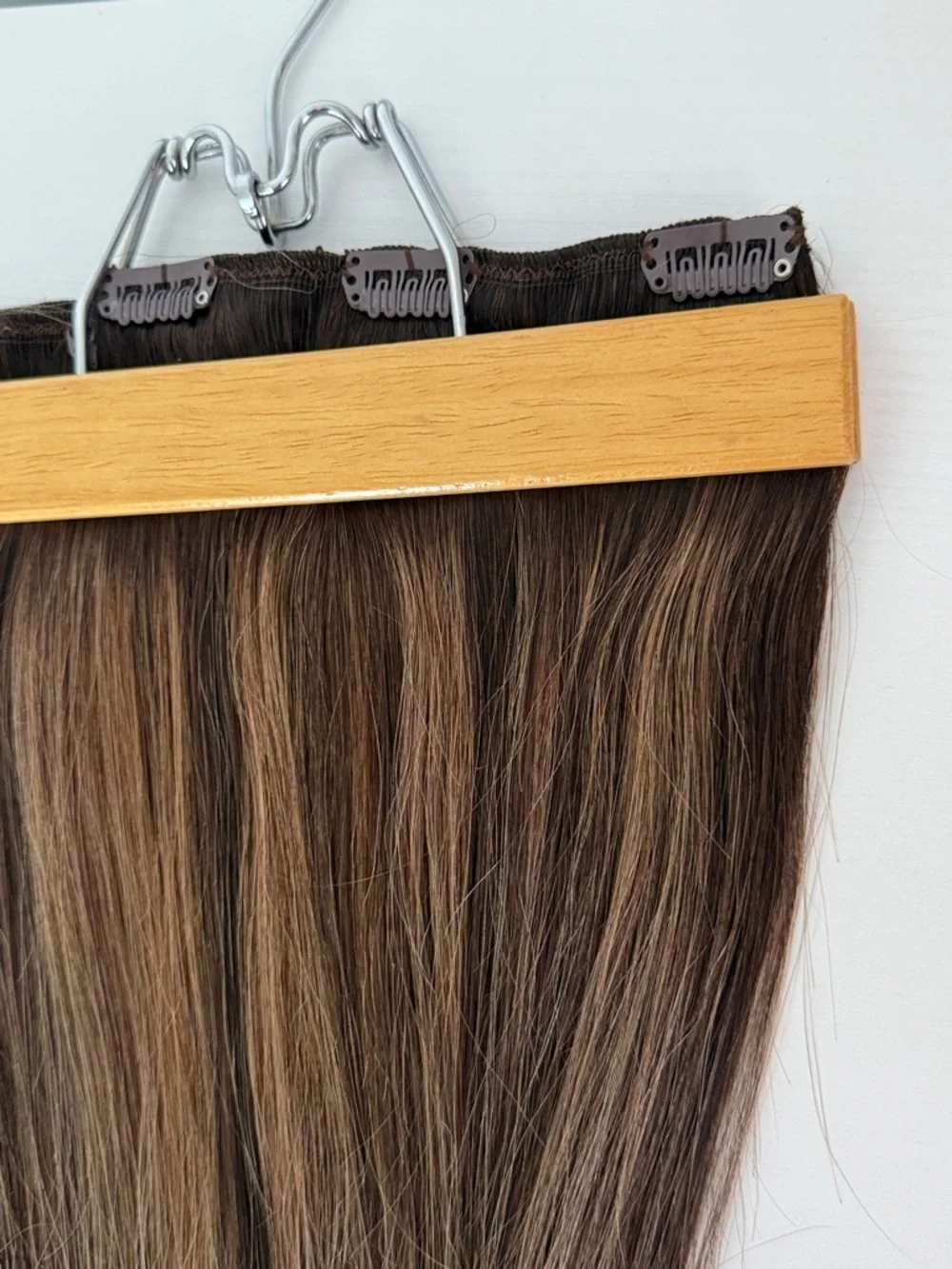 16” Balayage-style 100% human hair extensions—dark brown to medium brown 5 PCs